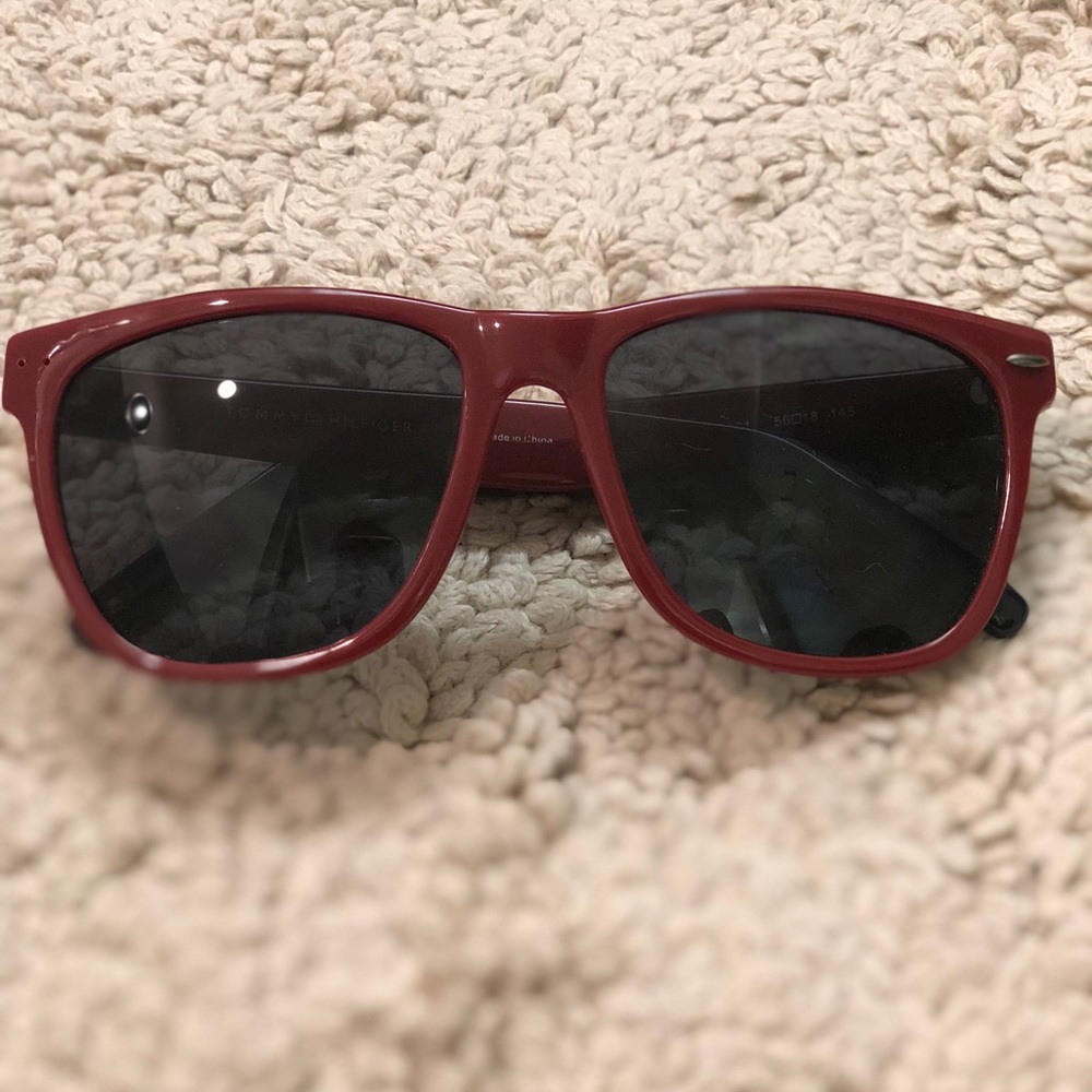 TOMMY HILFIGER SUNGLASSES